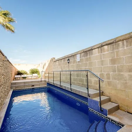 5 Bedroom With Private Pool Holiday home *