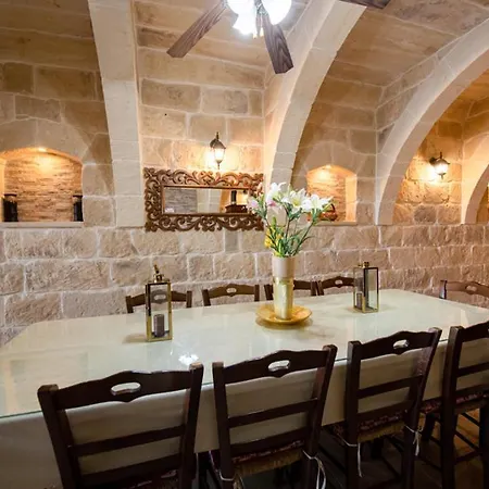 5 Bedroom With Private Pool * Għarb