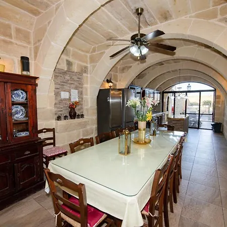 5 Bedroom With Private Pool Holiday home