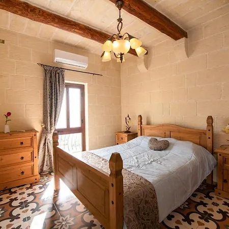 Nyaraló 5 Bedroom With Private Pool