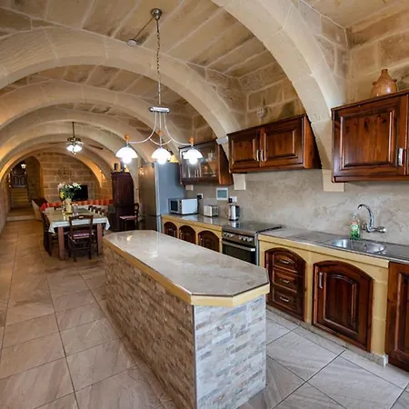 5 Bedroom With Private Pool